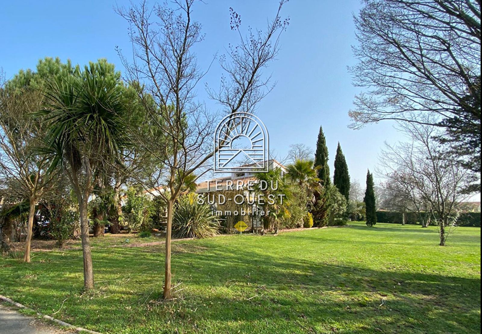 Maison 7 pièces 257 m² · à Hinx · 257 m² · 457 600 €